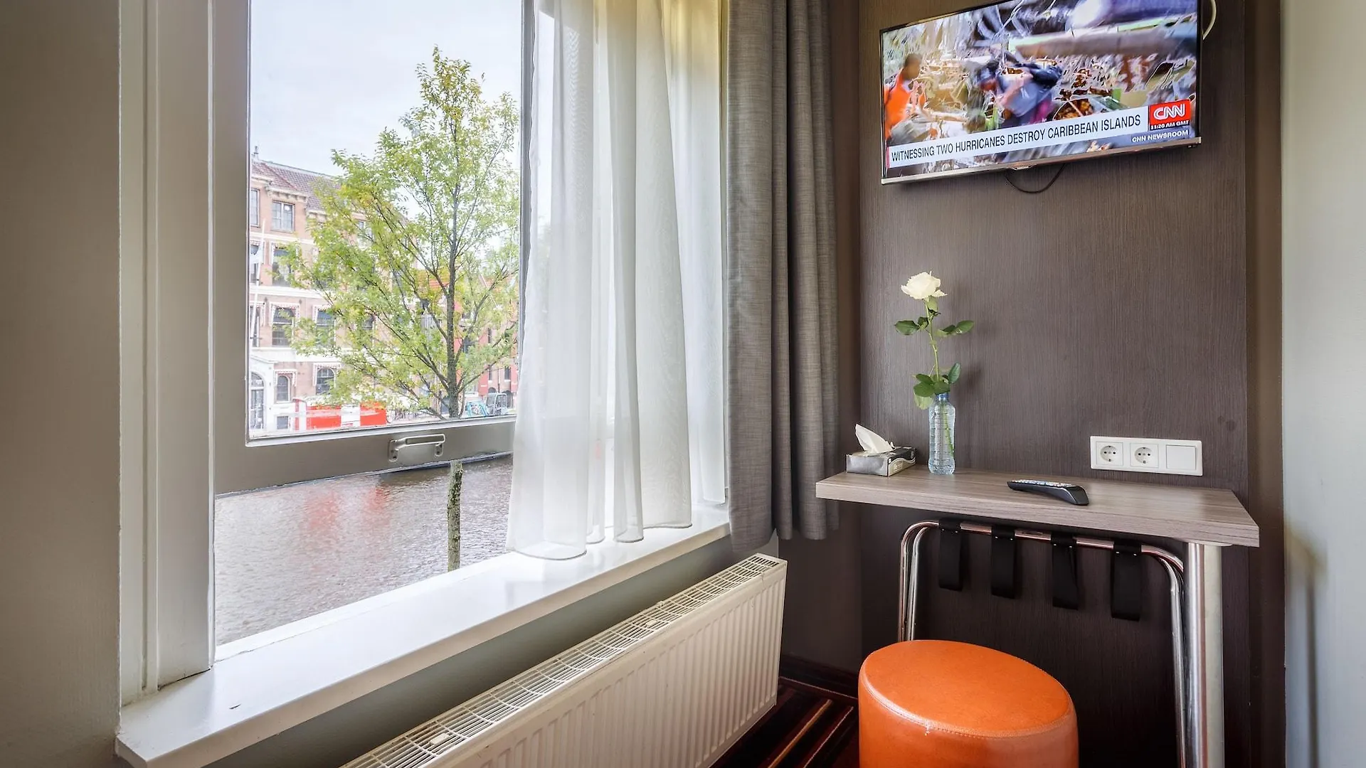 Mozart Hotel Amsterdam 2*,