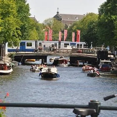 Mozart Hotel Amsterdam 2*,